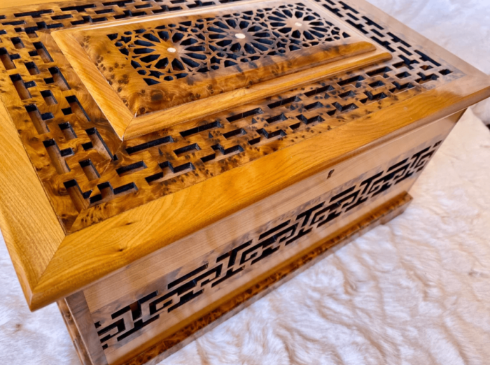 Elegant Jewelry Storage Thuya Wooden Box, Timeless Moroccan Craft – Authentic Home Decor