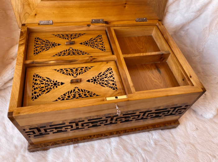 Elegant Jewelry Storage Thuya Wooden Box, Timeless Moroccan Craft – Authentic Home Decor