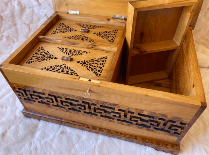 Elegant Jewelry Storage Thuya Wooden Box, Timeless Moroccan Craft – Authentic Home Decor