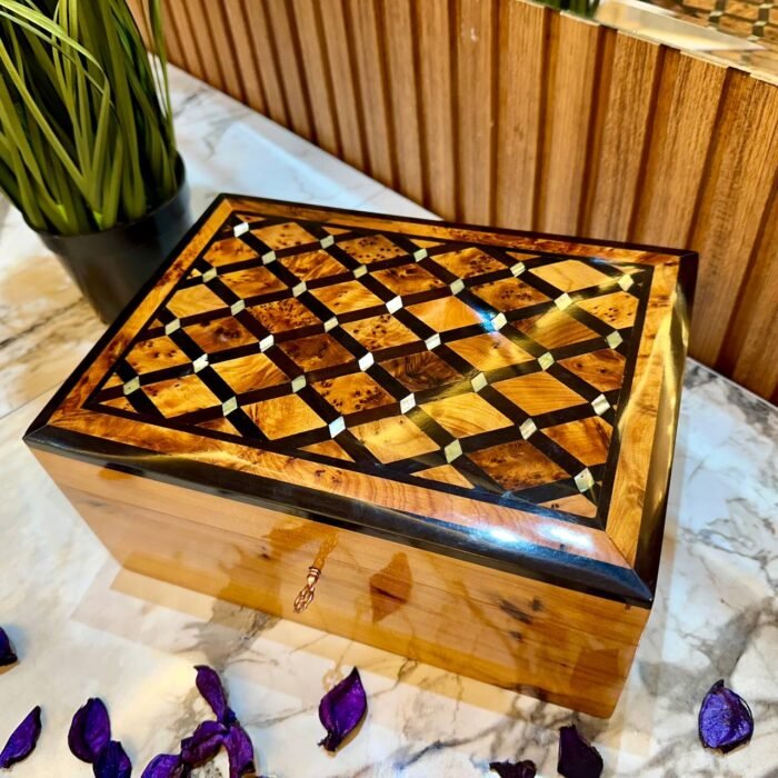 Moroccan lockable Thuya burl jewelry box